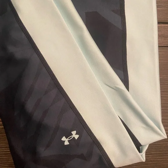 Under Armour Crop Patterned Leggings - Picture 6 of 9